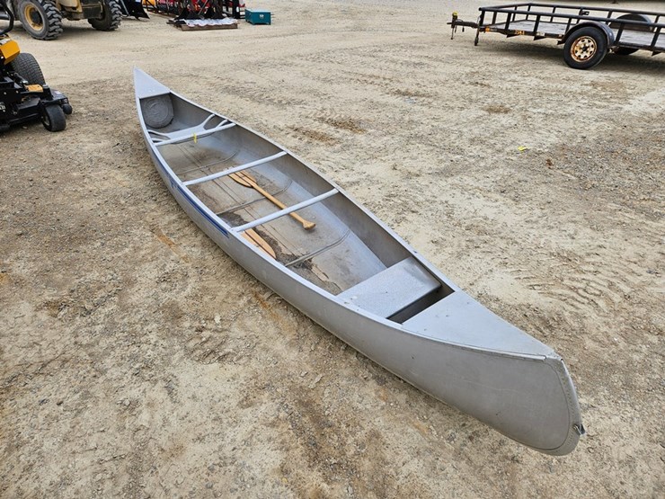 #6882-•-grumman-16'-canoe-image-3
