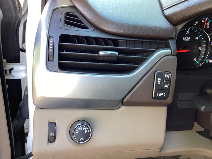 2017-chevrolet-tahoe-image-12