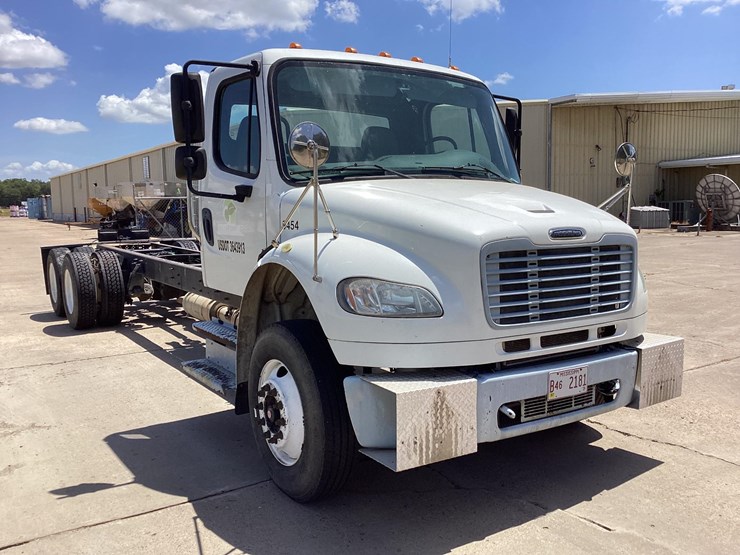2014-freightliner-m2-image-3