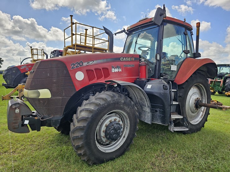 case-ih-220-image-1