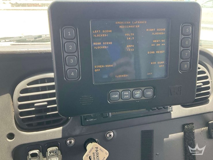 2003-freightliner-m2-106-image-17