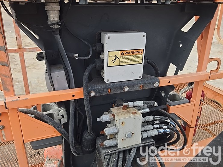 2016-jlg-800aj-image-16