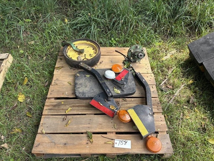 pallet-misc-john-deere-planter-parts-image-1