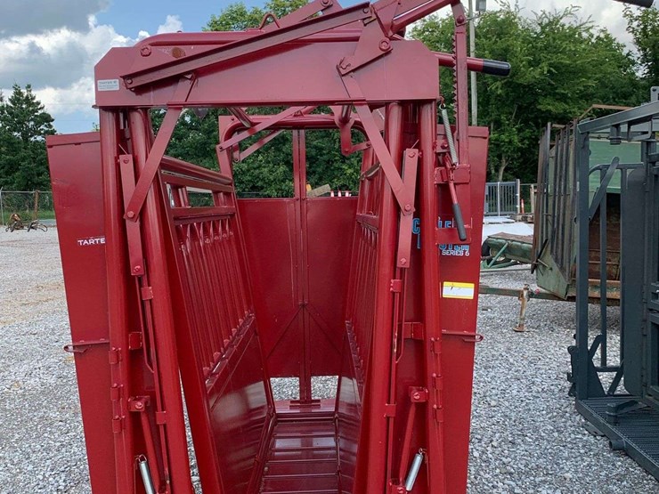 tarter-cattle-master-squeeze-chute-image-3