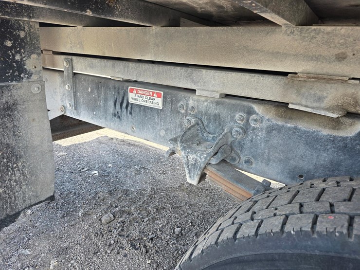freightliner-bucket-truck-image-10