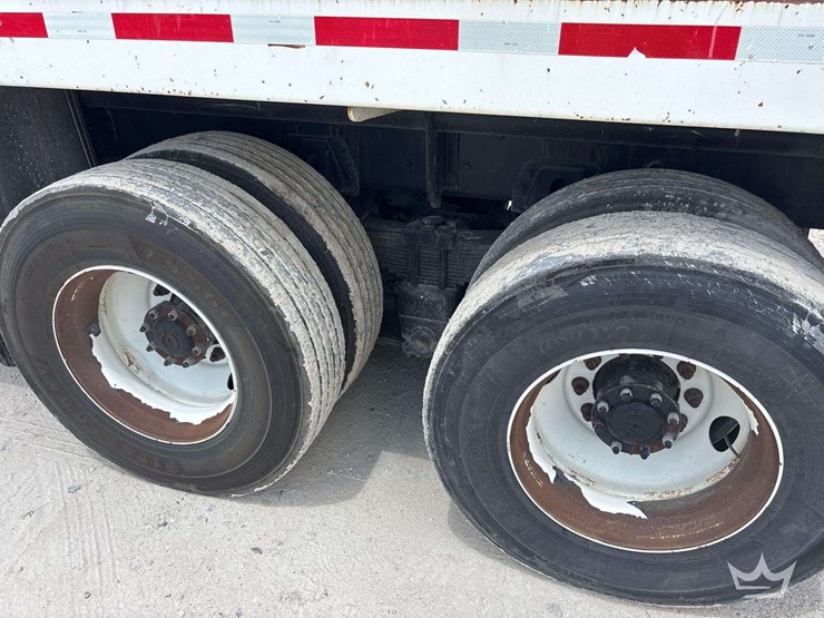 2015-freightliner-114sd-image-25