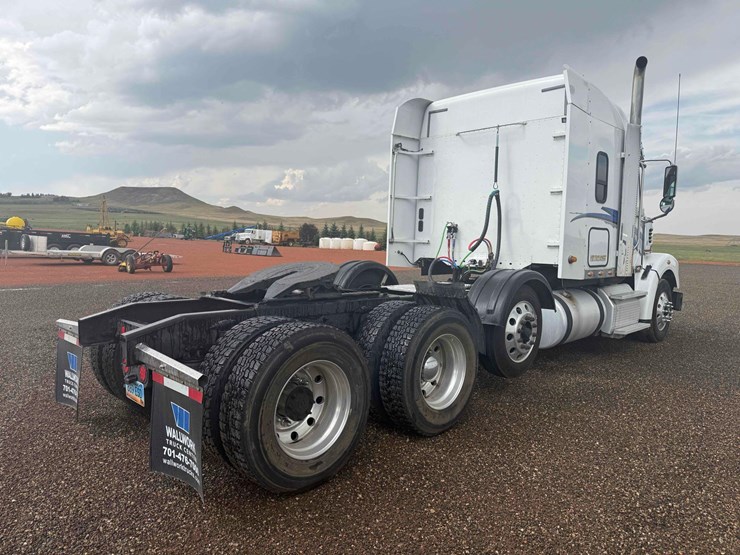 2018-freightliner-semi-image-5