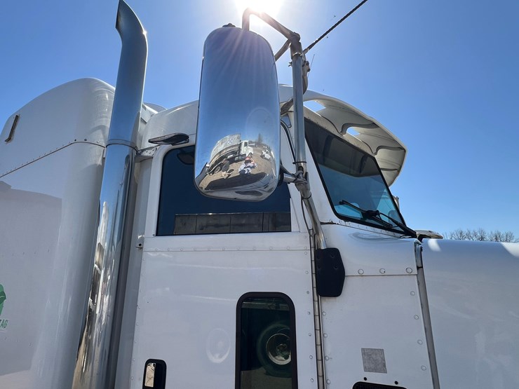 2011-peterbilt-386-image-24