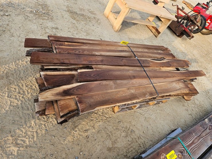 #207-•-1"-thick-walnut-lumber-image-4