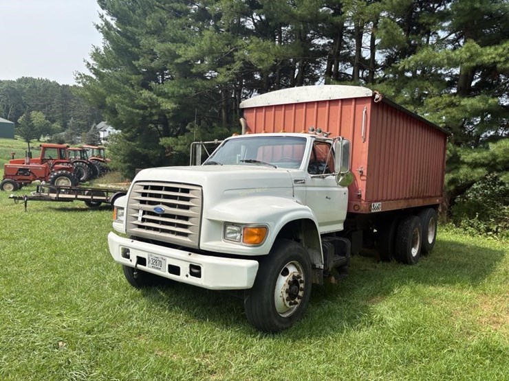 1995-ford-8000-image-2