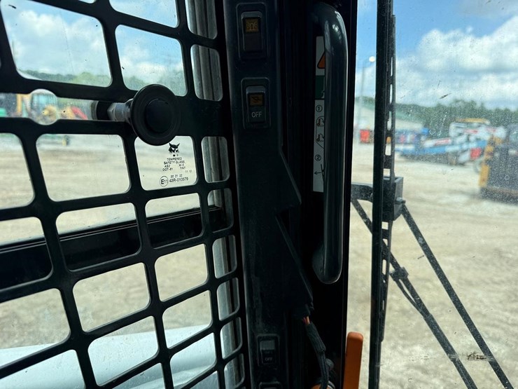 2020-bobcat-t770-image-26