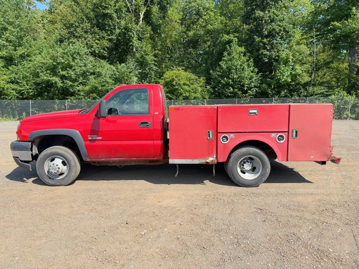 2005-chevrolet-3500-image-2