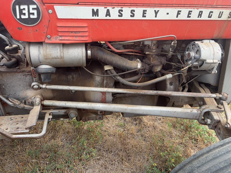 massey-ferguson-135-image-23