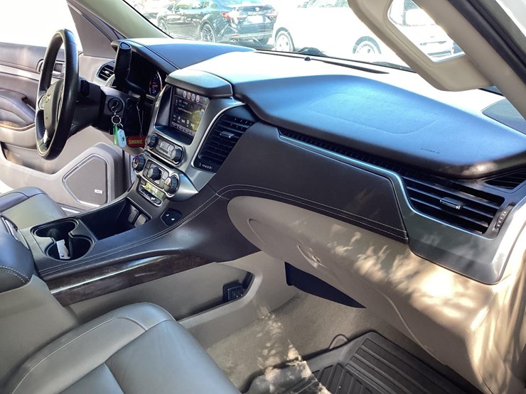 2017-chevrolet-tahoe-image-30
