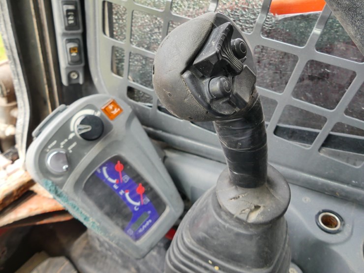 kubota-ssv75-image-12