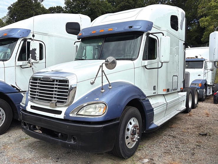 2012-freightliner-cl120-columbia-image-1