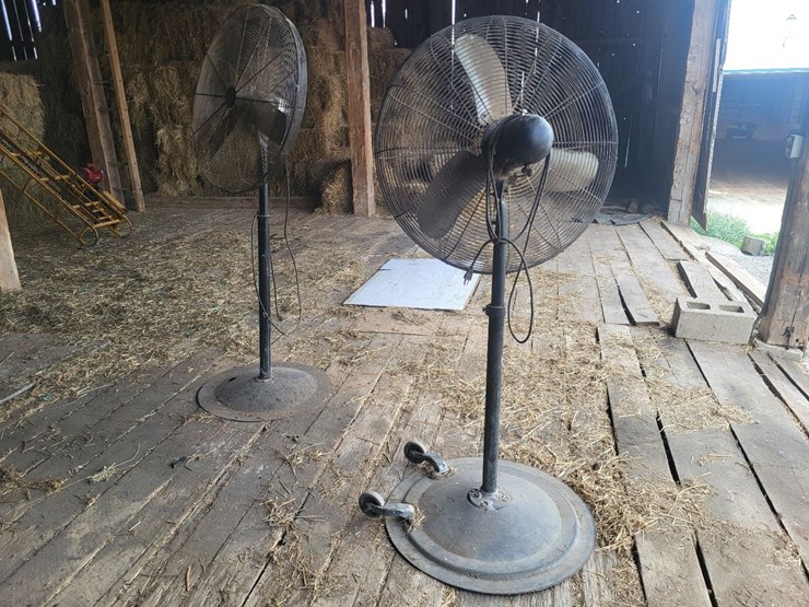 (2)-32"-livestock-fans-w/stands-and-electric-motor-image-3