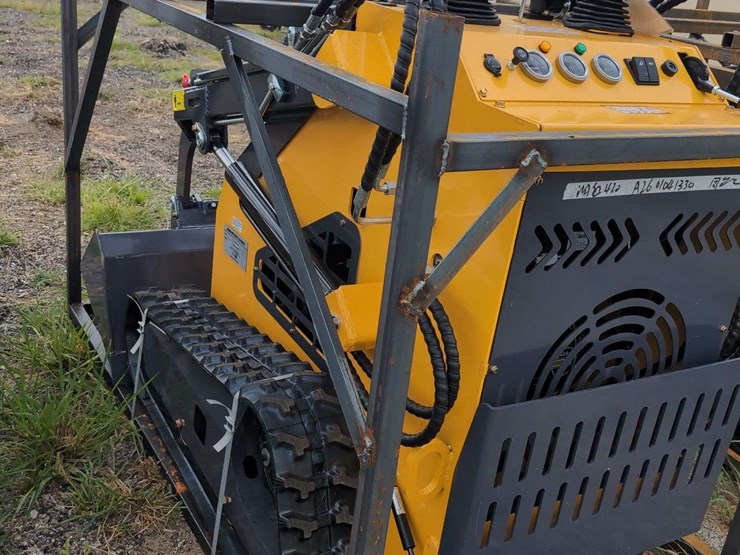 zjg-mini-skid-steer-loader-zj-380-(yellow)---15hp---hand-control-area-damaged-please-review-photos-image-8