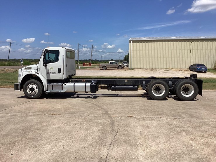 2014-freightliner-m2-image-8