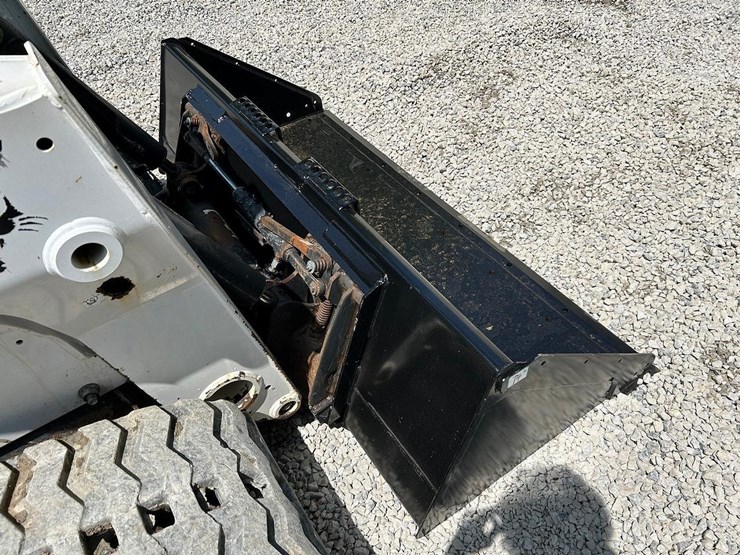 74"-low-pro-skid-steer-bucket-image-4