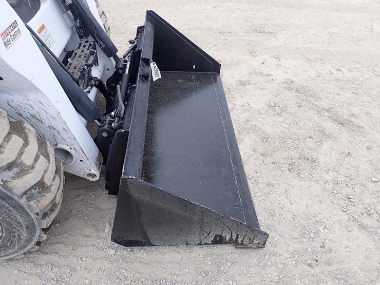 wildcat-68"-skid-steer-smooth-edge-bucket-image-4