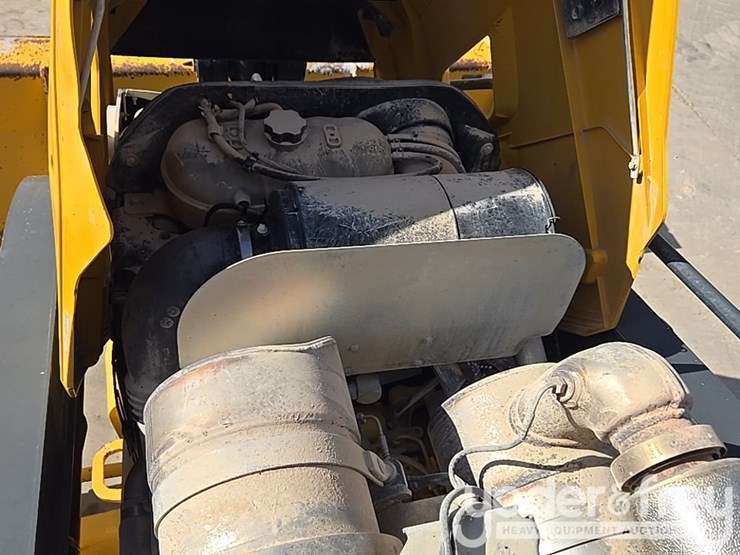 2019-deere-310sl-image-35