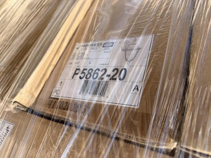l3---pallet-of-light-fixtures-image-4