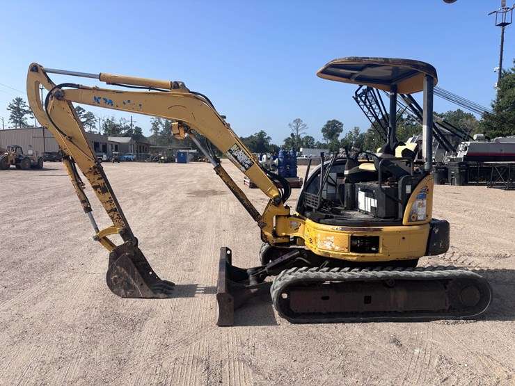 komatsu-pc35mr-image-1