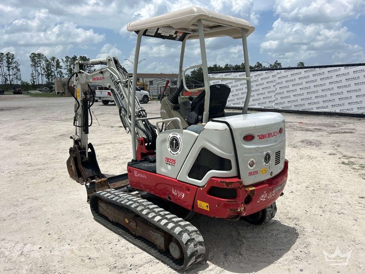 2022-takeuchi-tb225-image-4