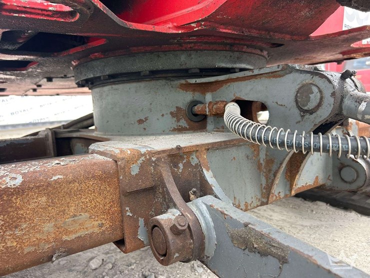 2022-takeuchi-tb225-image-30