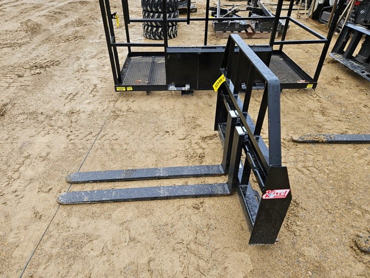 #221-•-kivel-48"-3500-lb-pallet-fork-image-2
