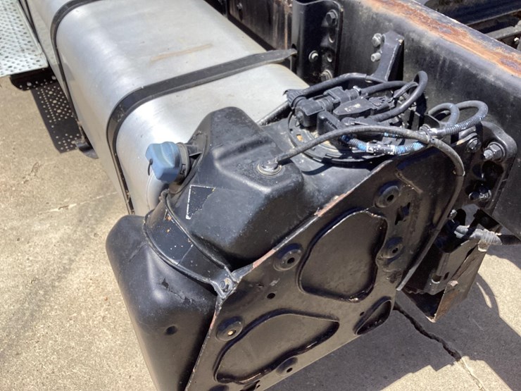 2014-freightliner-m2-image-40