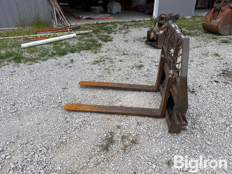 titan-machinery-pallet-forks-image-8