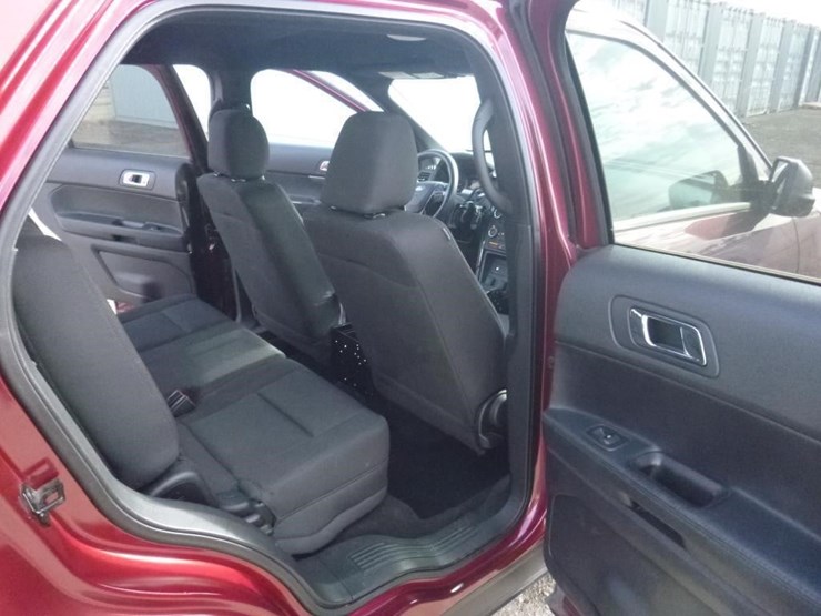 2017-ford-explorer-image-8