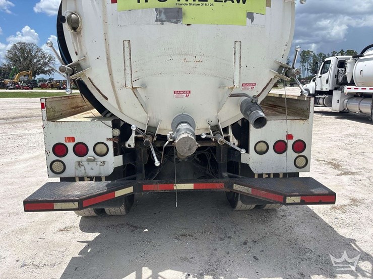 2015-freightliner-114sd-image-27