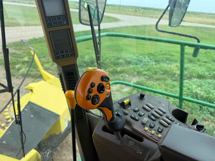 2005-john-deere-7400-image-43