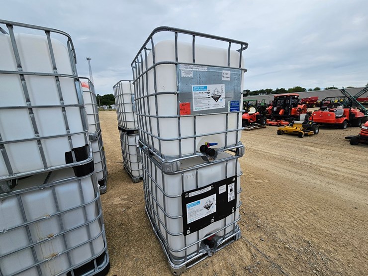 #189-•-2---plastic-tanks-image-3