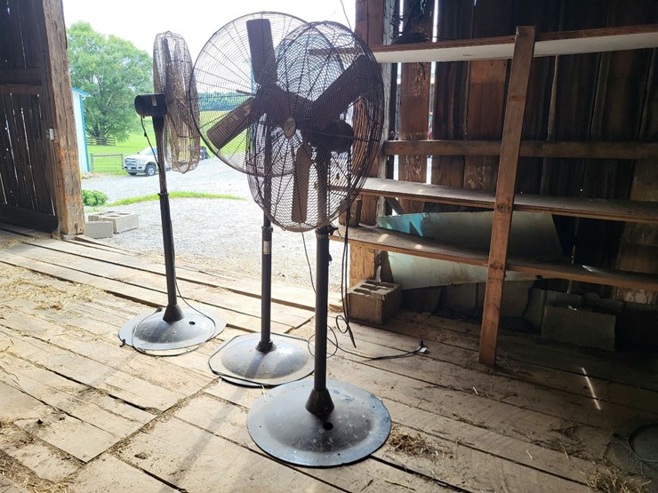 (3)-32"-livestock-fans-w/stands-and-electric-motor-image-1