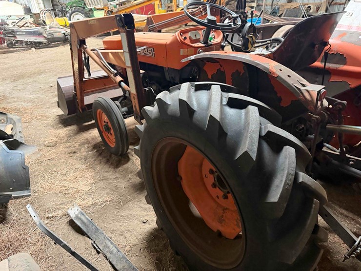 245-kubota-tractor-image-3