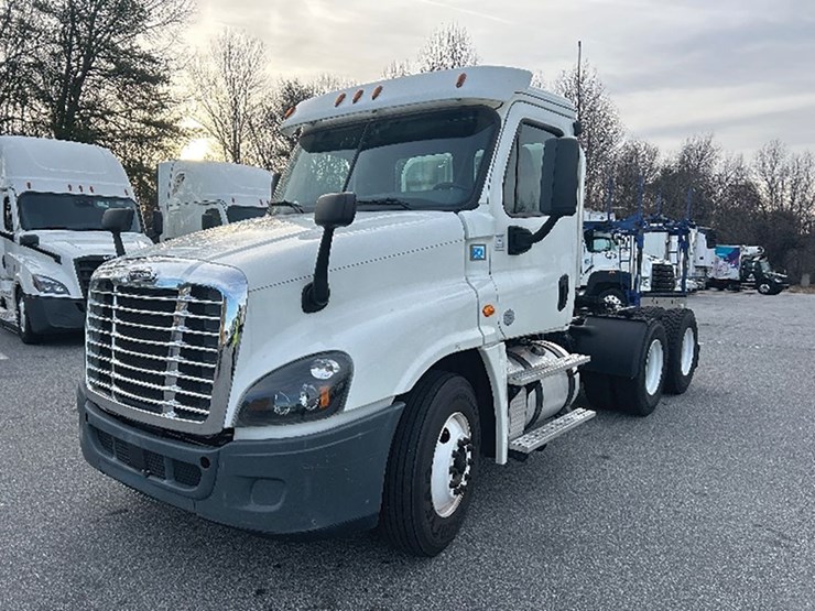 2018-freightliner-cascadia-125-image-1