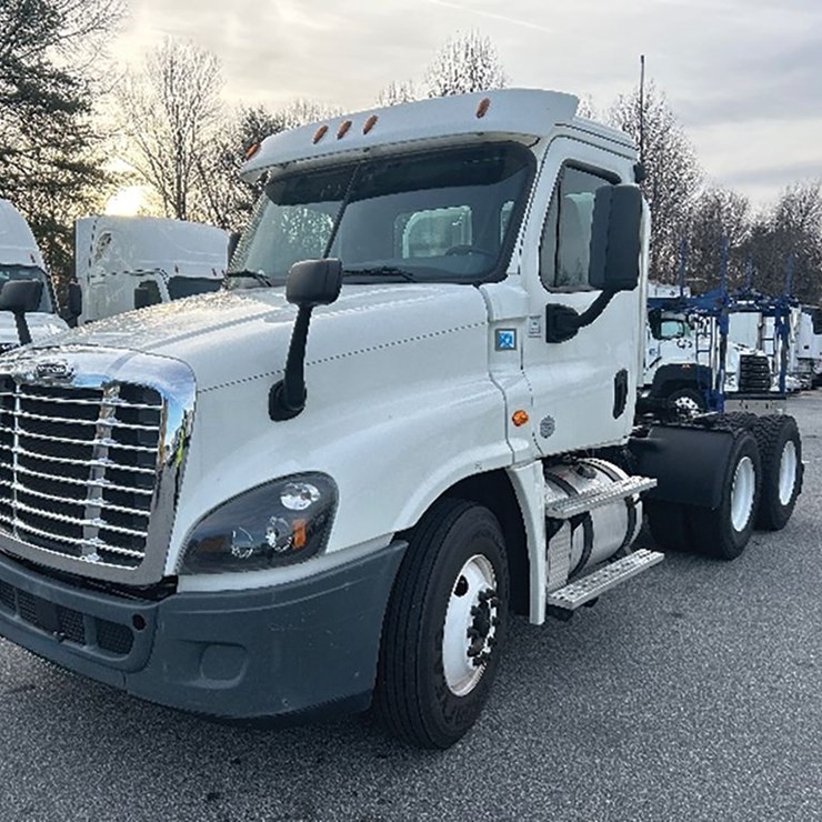 2018 FREIGHTLINER CASCADIA 125