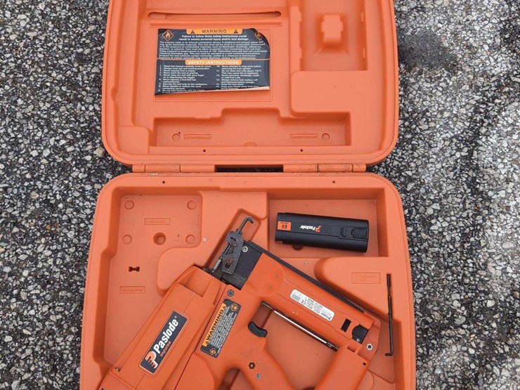 paslode-impulse-im250-ii-cordless-16-gauge-straight-finish-nailer-part-no.-900400-image-1