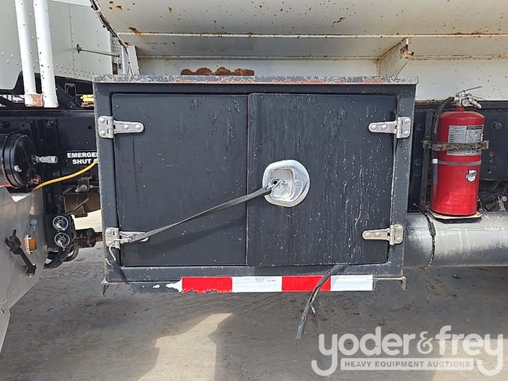 2000-peterbilt-357-image-30