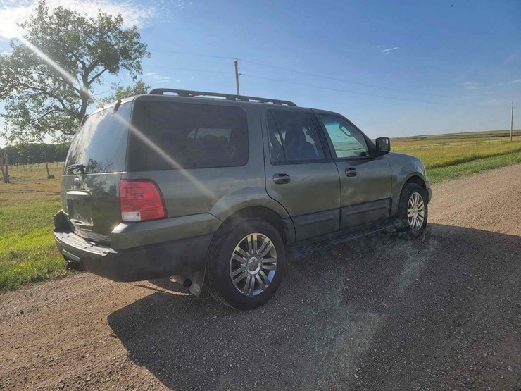 2005-ford-expedition-image-3