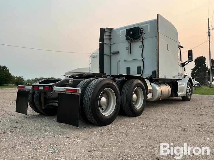 2016-peterbilt-579-image-5