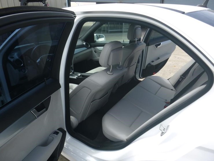 2014-mercedes-c250-sedan-image-7
