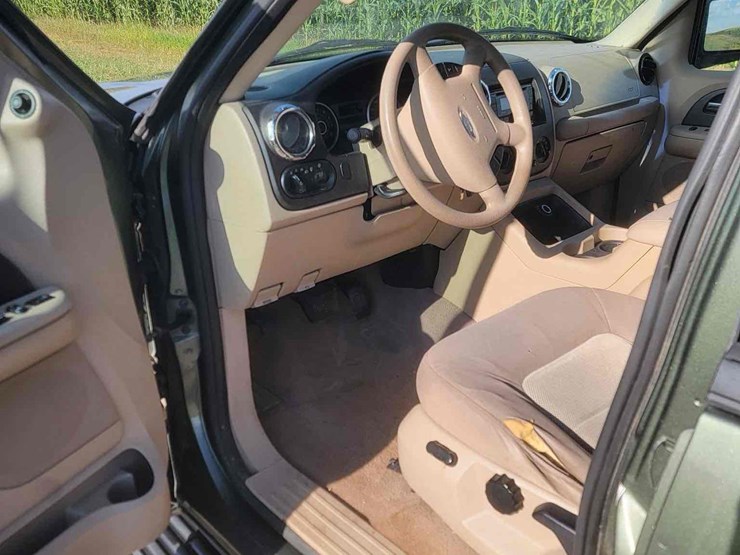 2005-ford-expedition-image-8