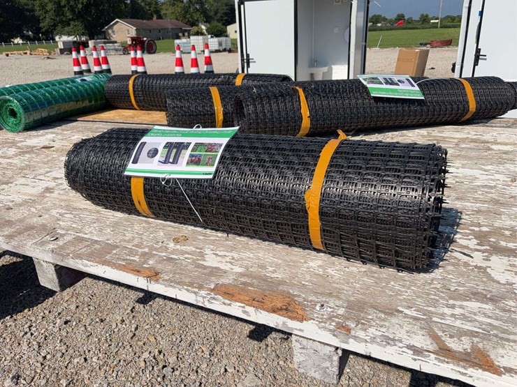 black-plastic-mesh-safety-fencing-roll-image-1