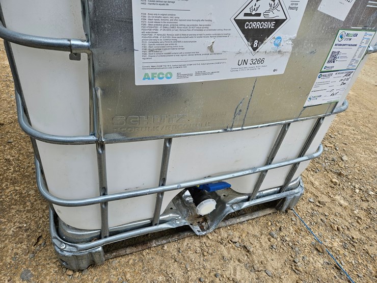 #196-•-2---plastic-tanks-image-6