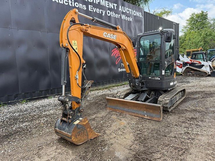 2023-case-cx37c-image-7